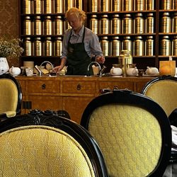 A. C Perchs Thehandel - Making our tea