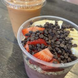 Bowlology - Chocolate dream açaí bowl and mango madness smoothie