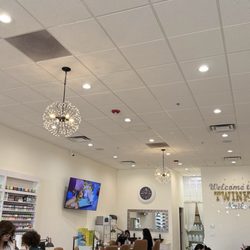 Twinkle Nails & Spa - The shop