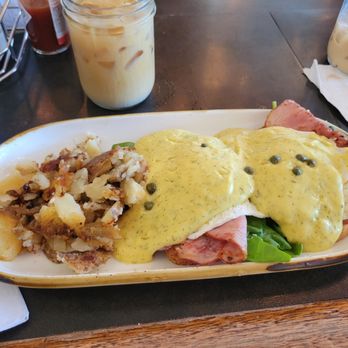 Succotash - Spinach and ham with hollandaise on gluten free bread and a side of potatoes. - Breakfast & Brunch Near Me - Kansas City, Missouri Succotash - Spinach and ham with hollandaise on gluten free bread and a side of potatoes. - Breakfast & Brunch Near Me - Kansas City, Missouri