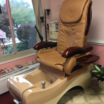 Asia Nails - Super comfy new massage chair to help you unwind while Jennifer pampers your feet - Nail Salons Near Me - Fairfax, Virginia