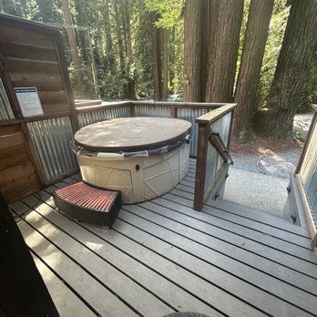 Rio Nido Lodge - private hottub on front deck - Hotels Near Me - Guerneville, California Rio Nido Lodge - private hottub on front deck - Hotels Near Me - Guerneville, California