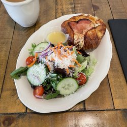 Café Marguerite - Breakfast sandwich w/salad