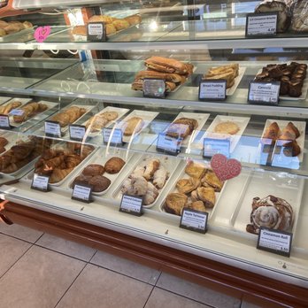 Le Petit Paris - Display - Bakeries Near Me - Winter Garden, Florida Le Petit Paris - Display - Bakeries Near Me - Winter Garden, Florida