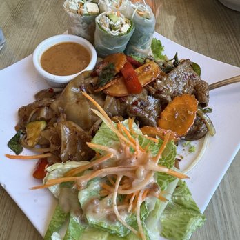 Sala Thai - Pad Kee Mao combo - Thai Near Me - Santa Cruz, California Sala Thai - Pad Kee Mao combo - Thai Near Me - Santa Cruz, California