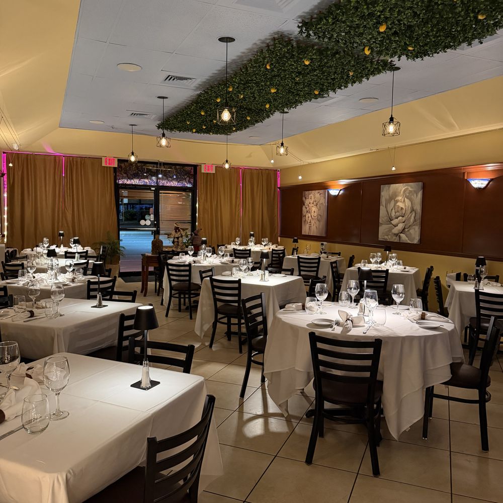 🏛️ 5 DATE NIGHT ideas in Athens 🇬🇷 Here are my five handpicked cozy date  night spots. More to come soon, stay tuned and follow for more ☺️ These  places aren’t just some of my favorite restaurants and ..., image size:1000x1000