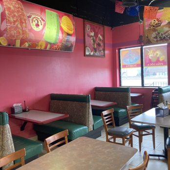 La Michoacana - Seating - Ice Cream & Frozen Yogurt Near Me - Chicago Heights, Illinois