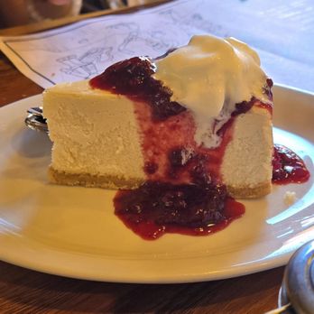 Plank Craft Kitchen & Bar - Cheesecake with fresh berries - American Near Me - Folsom, California