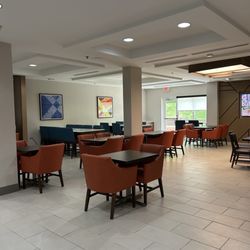 Holiday Inn Express & Suites Raleigh SW NC State - Breakfast area