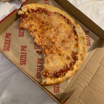 Sizzle Pie - Cheese pizza that wasn't cut nor was it the correct type - Pizza Near Me - Portland, Oregon