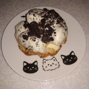 Beard Papa's - Sugar Land - Cookies n cream with vanilla filling - Bakeries Near Me - Sugar Land, Texas Beard Papa's - Sugar Land - Cookies n cream with vanilla filling - Bakeries Near Me - Sugar Land, Texas