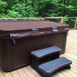Hot Tub Central - Sundance Hot Tub equipped with Hot Tub Cover and Hot Tub Steps