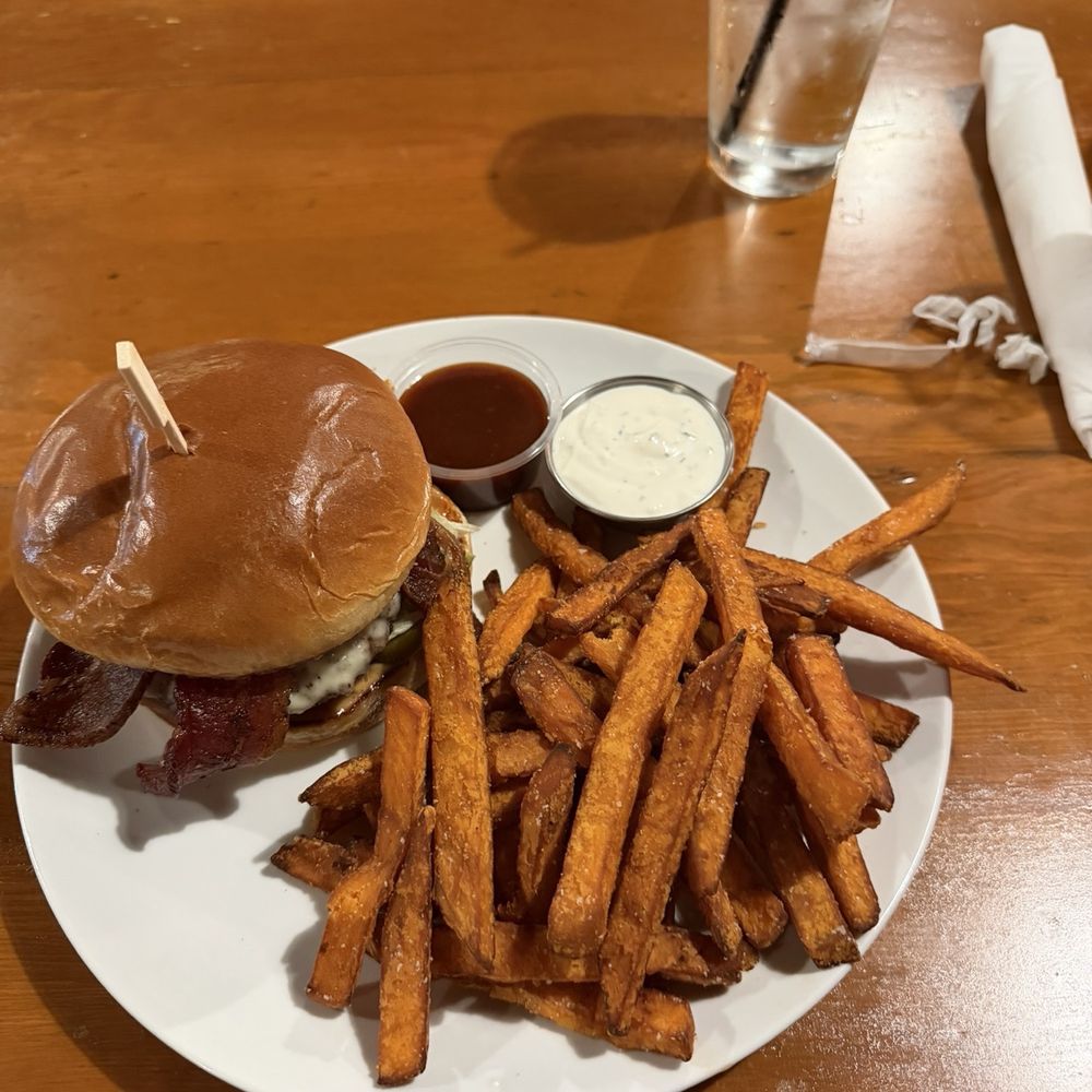 Crockett's Public House - American Near Me - Puyallup, Washington