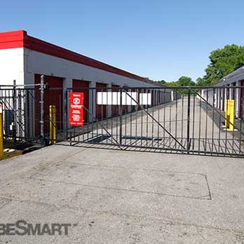 CubeSmart Self Storage - Self Storage Near Me - Waukegan, Illinois CubeSmart Self Storage - Self Storage Near Me - Waukegan, Illinois