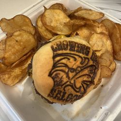 Crowing Hen Saloon - Smashburger with pub chips