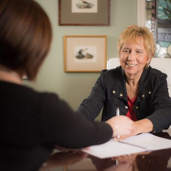 LA Miller & Associates - Linda Miller assisting a client - Accountants Near Me - Paducah, Kentucky LA Miller & Associates - Linda Miller assisting a client - Accountants Near Me - Paducah, Kentucky