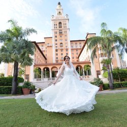 La Sposa Bridal - Love my princess dress Instagram: Picture by @pedritohenriquez and tiara and earrings by @mixeloficial