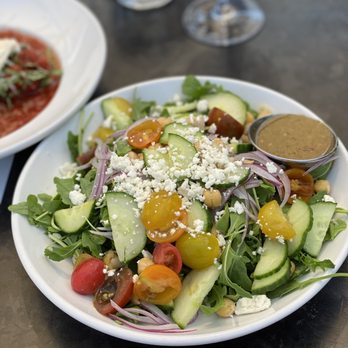 Viewpoint Brewing - Chicken pea arugula salad - Breweries Near Me - Del Mar, California Viewpoint Brewing - Chicken pea arugula salad - Breweries Near Me - Del Mar, California