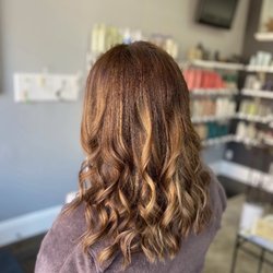 a'la Mode salon spas - Beautiful color and cut~ perfect for spring!