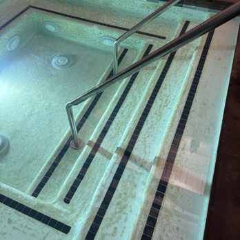 EōS Fitness - Jacuzzi with mold or something that looks gross? - Gyms Near Me - Ladera Ranch, California