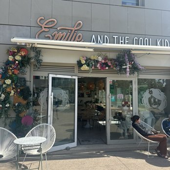 Emilie and the Cool Kids - Outside seating - Coffee & Tea Near Me - Biot, 06 Emilie and the Cool Kids - Outside seating - Coffee & Tea Near Me - Biot, 06