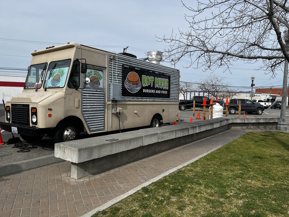 Hot Mess Burgers & Fries, Kennewick Roadtrippers
