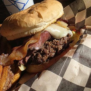 Grizzly Den - Woods Burger - American Near Me - Hoquiam, Washington Grizzly Den - Woods Burger - American Near Me - Hoquiam, Washington