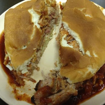 Interstate Barbecue - "Famous" pulled pork sammie. Fine but very mild flavor & drier meat consistency than we hoped. OK but not worth our pilgrimage. - Barbeque Near Me - Memphis, Tennessee