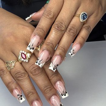 The Moon Nails - Nail Salons Near Me - Union City, California