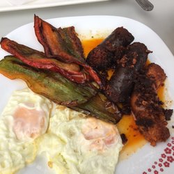 La Plazoleta - Eggs, morcilla patatera and roasted pepper for lunch. My heart said thanks.