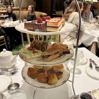Palm Court - Bars Near Me - Chicago, Illinois