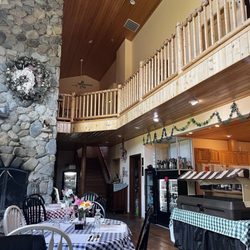 Amber Bear Inn - The entrance and dining room.