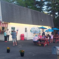 Richards' Dairy Delight - Getting a pup cup at Richard's