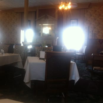 Decker Hotel & Restaurant - Dining Room - Burgers Near Me - Maquoketa, Iowa