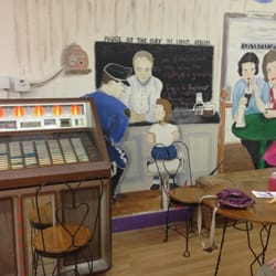 Ye Olde Country Store Ice Cream & Fudge Shoppe - Jukebox