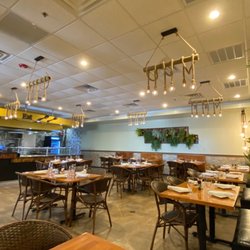 Provenza Restaurant Event Center - Nice and bright in here