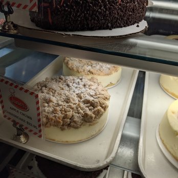 Junior's Restaurant - Bakeries Near Me - Brooklyn, New York