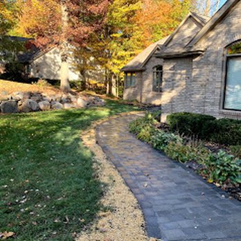 Davisburg Design Landscaping - Walkway done with Oaks Pavers - Landscaping Near Me Davisburg Design Landscaping - Walkway done with Oaks Pavers - Landscaping Near Me