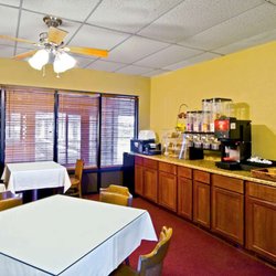 Americas Best Value Inn & Suites Hesston - Breakfast Area