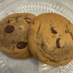 Chu on Sweets - Chocolate chip brown butter cookies! So soft and chewy and delicious!