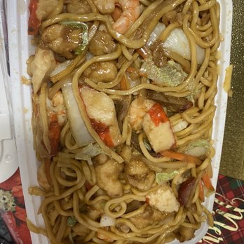 Golden House - House Special Lo Mein - Chinese Near Me - Astoria, New York Golden House - House Special Lo Mein - Chinese Near Me - Astoria, New York