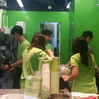 清玉 - The color schemes and workers - Bubble Tea Near Me - Hong Kong, HK