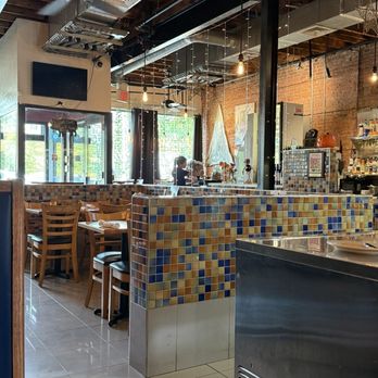 AJ's Burgers - Ambiance - Burgers Near Me - New Rochelle, New York