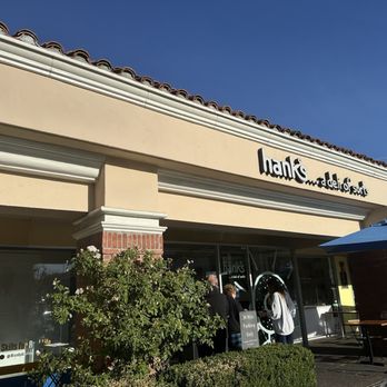 Hank's Bagels - Outside - Bagels Near Me - Calabasas, California