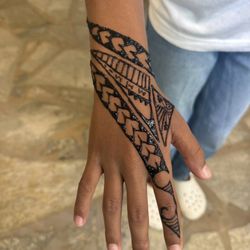 Hawaiian Hair Braids & Henna Tattoos