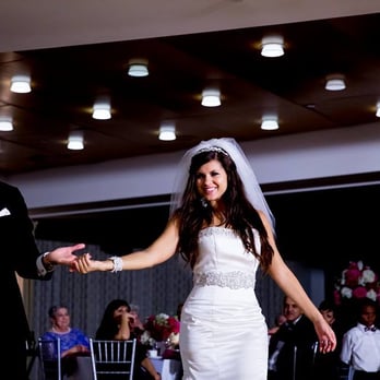 Windy City Wedding Dance - A couple from Windy City Wedding Dance - Dance Schools Near Me - Chicago, Illinois Windy City Wedding Dance - A couple from Windy City Wedding Dance - Dance Schools Near Me - Chicago, Illinois