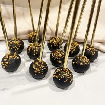 Le Pink Cup - Birthday cake pops - Custom Cakes Near Me