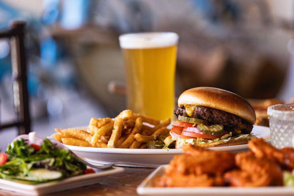 Spoke & Wheel Tavern – American Grill & Bar