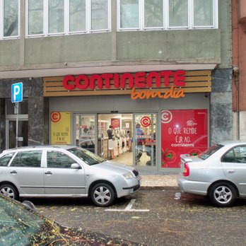 Continente Bom Dia - Don't be deceived by the small storefront.  Like many other businesses in Lisboa, the store's inside is much larger than you would think! - Grocery Near Me - Lisbon, 11