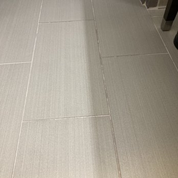 Hampton Inn & Suites Des Moines Downtown - Another shot of the floors in the bathroom. - Hotels Near Me - Des Moines, Iowa Hampton Inn & Suites Des Moines Downtown - Another shot of the floors in the bathroom. - Hotels Near Me - Des Moines, Iowa